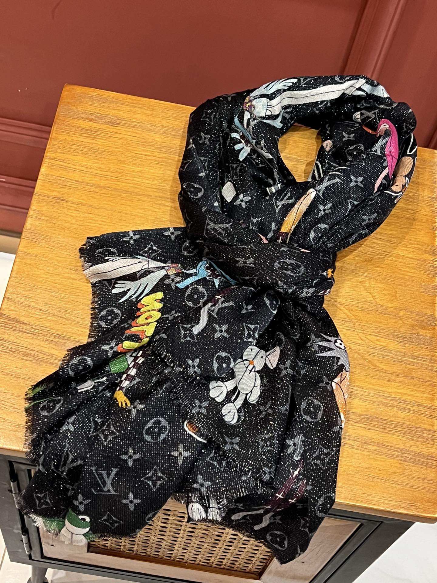 Streetwear Scarf LV 328991 SIZE:110*200cm - vstockx