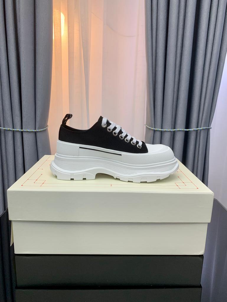 Alexander McQueen Tread Slick Low Lace Up Black White - vstockx