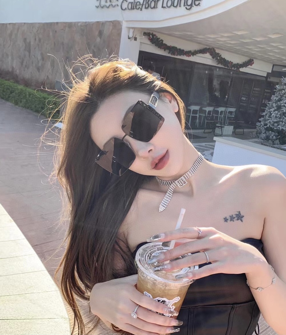 Sunglasses Louis Vuitton L8279 - vstockx