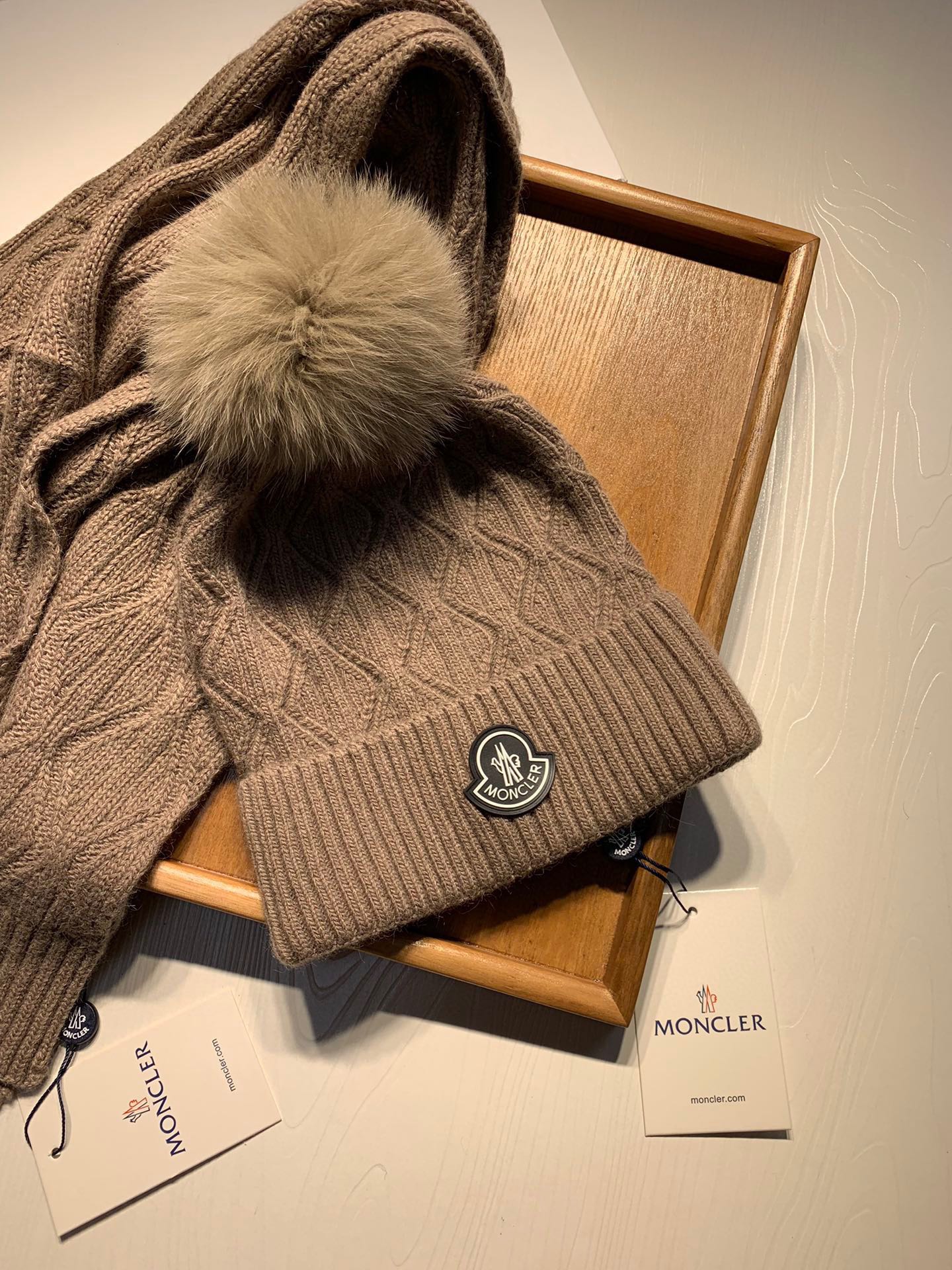 Hat & Scarf Moncler 1 - vstockx