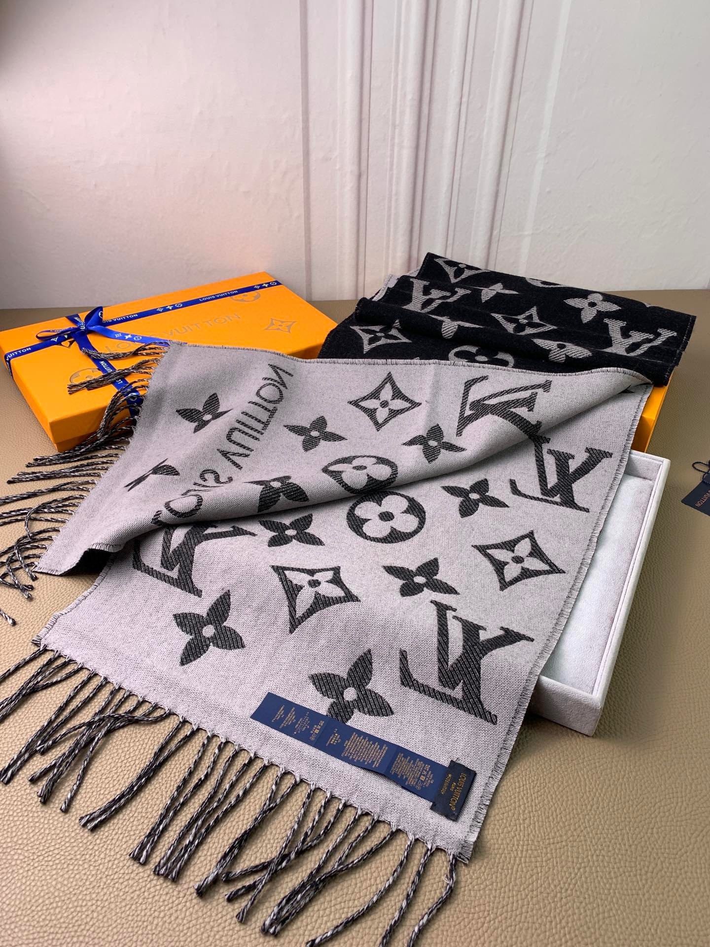 Hat & Scarf Louis Vuitton 5 - vstockx