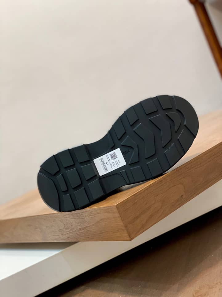 Alexander McQueen Tread Slick Chelsea Boot Leather Triple Black - vstockx