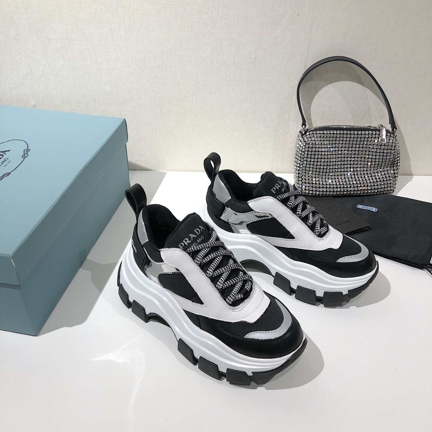 Prada Low Top sneaker 53 - vstockx