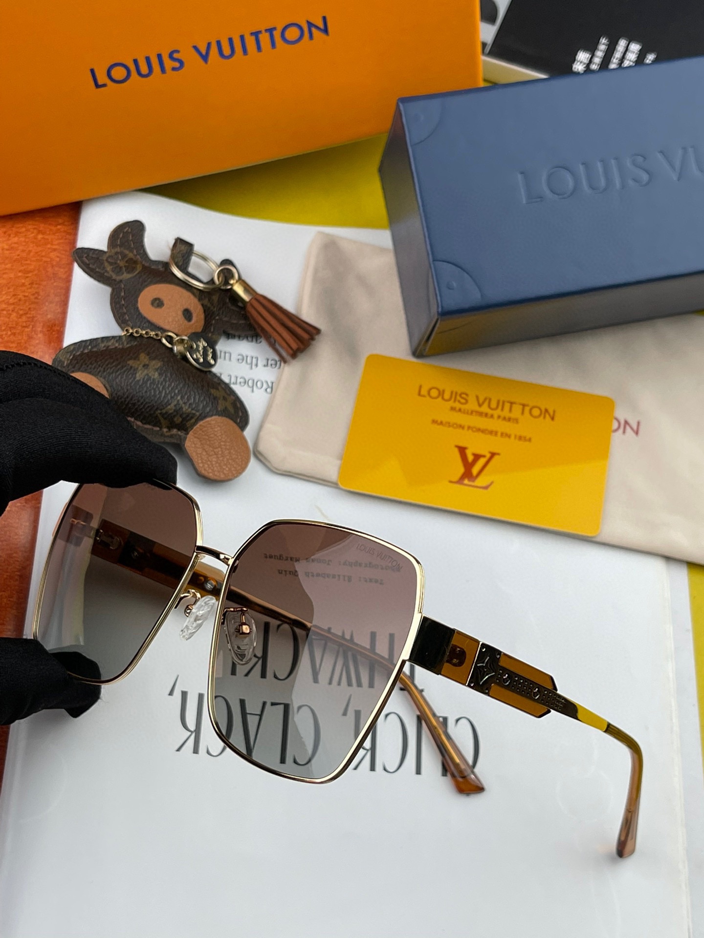 Sunglasses Louis Vuitton L1285 - vstockx