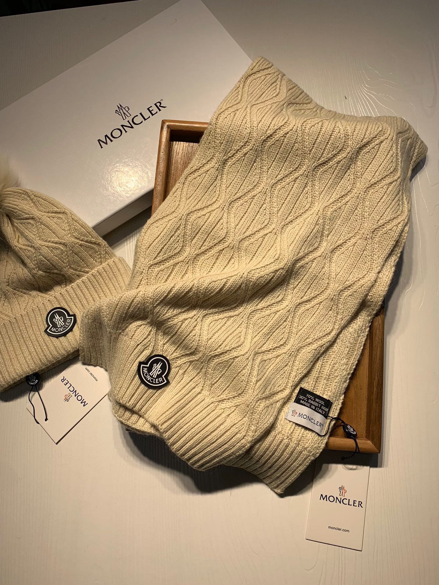 Hat & Scarf Moncler 1 - vstockx