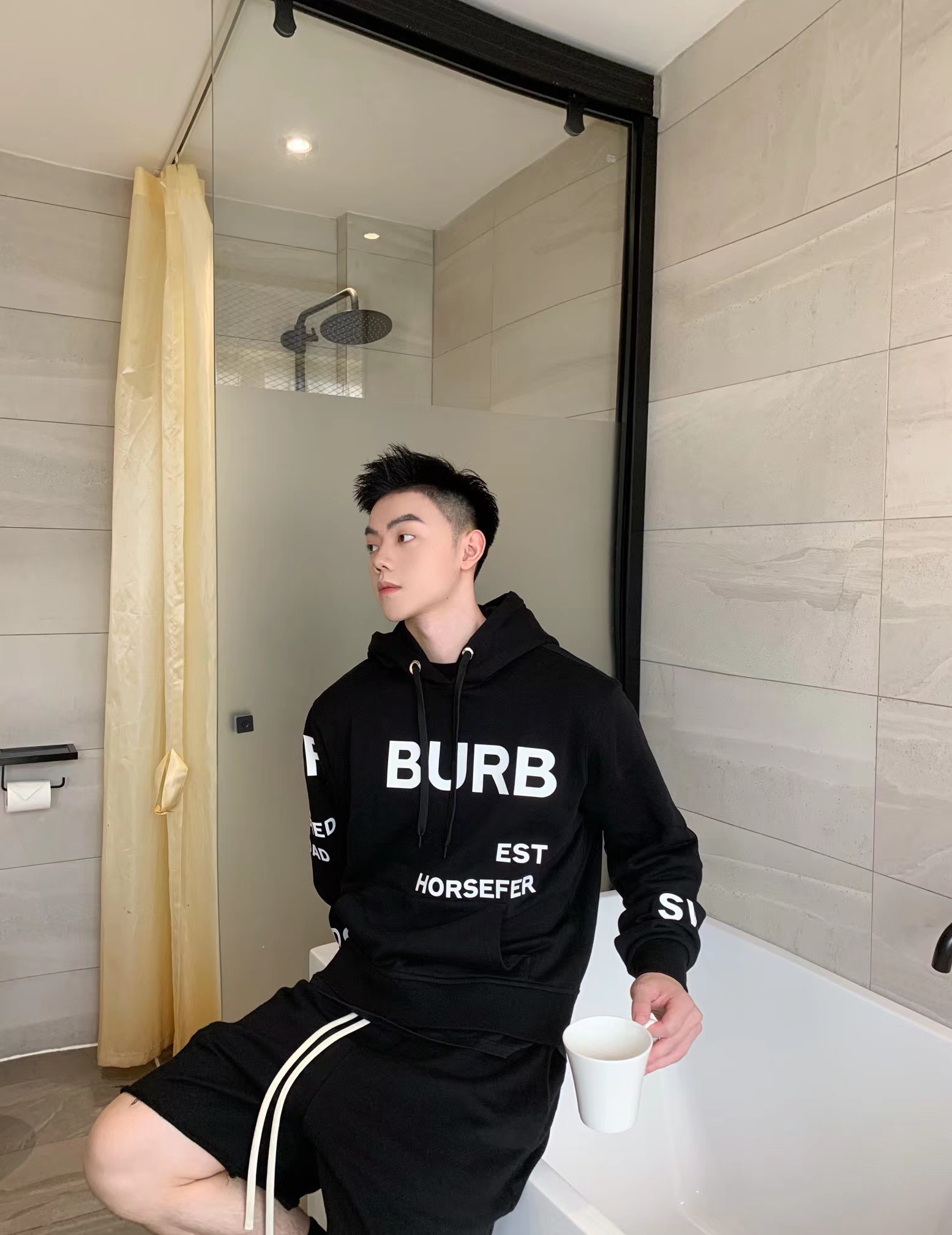 Clothes Burberry 824 - vstockx