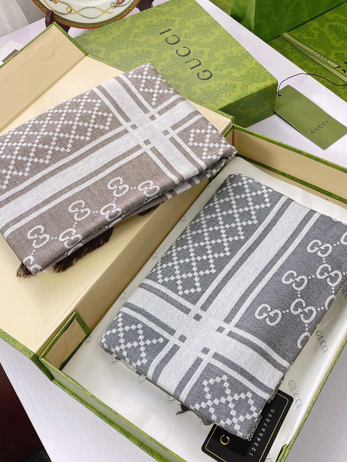 Streetwear Scarf GUCCI 328865 SIZE:140:140cm - vstockx