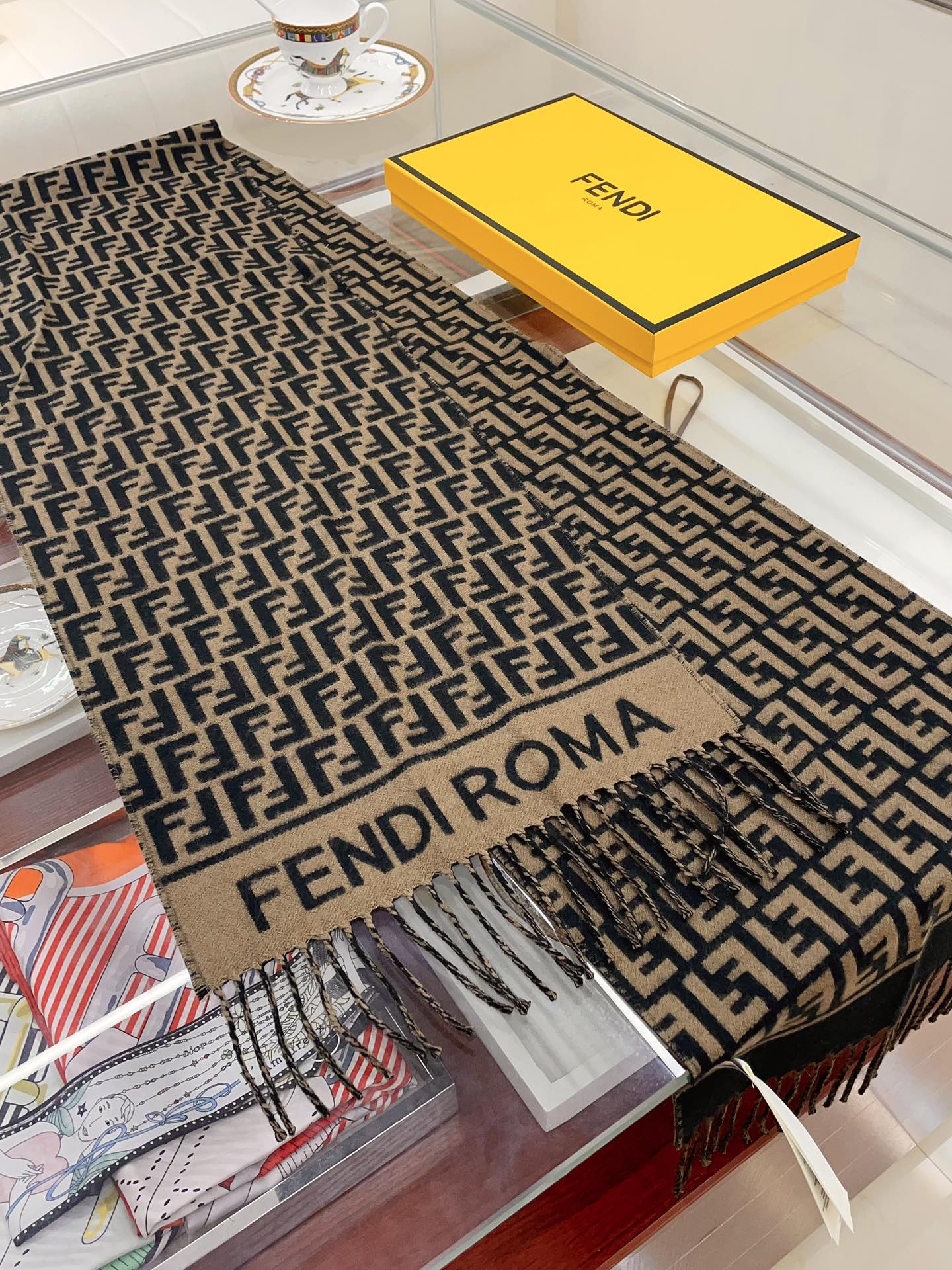 Streetwear Scarf FENDI 328754 SIZE:30x180 - vstockx