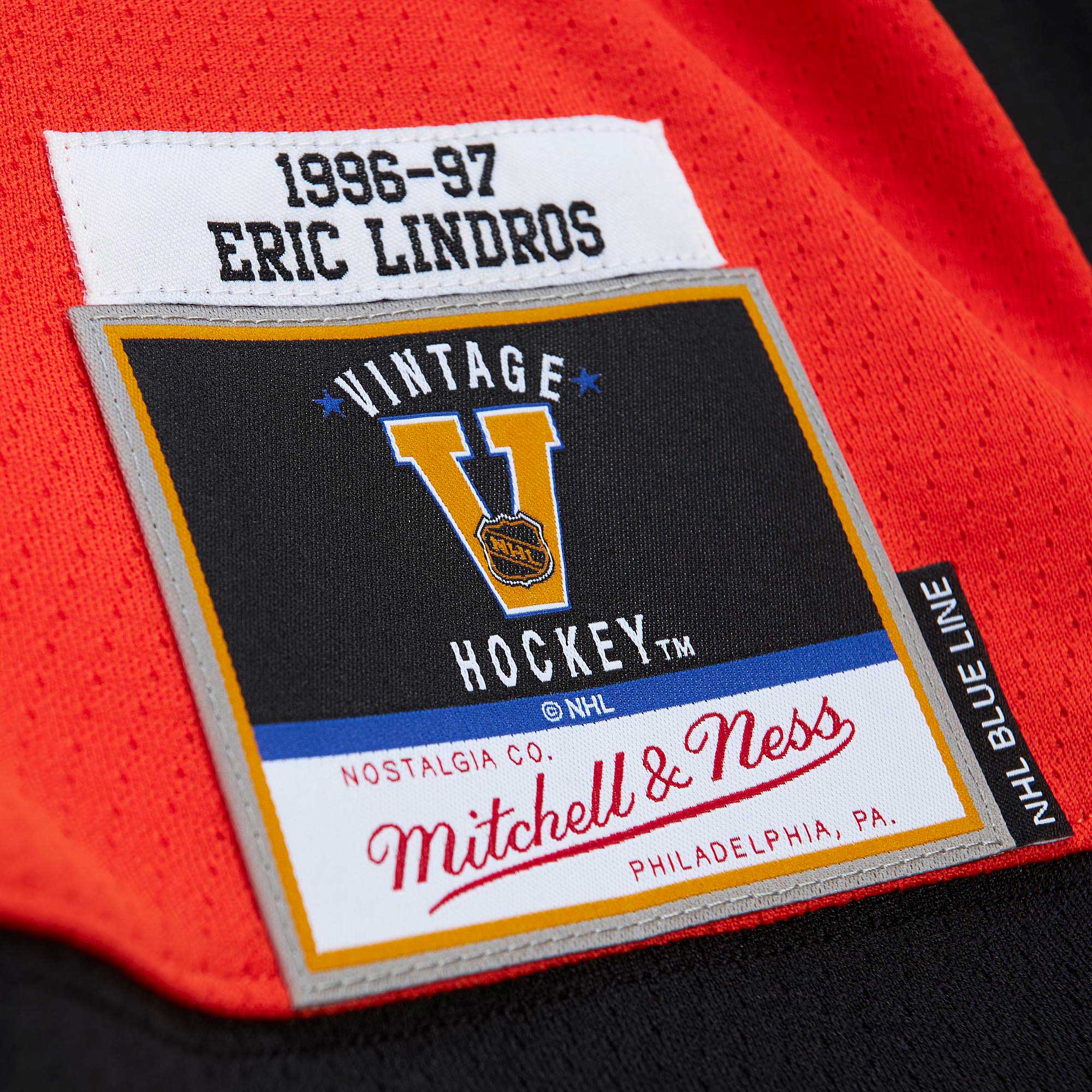 Eric Lindros Philadelphia Flyers Mitchell & Ness 1996/97 Captain Patch Blue Line Player Jersey - Orange - vstockx