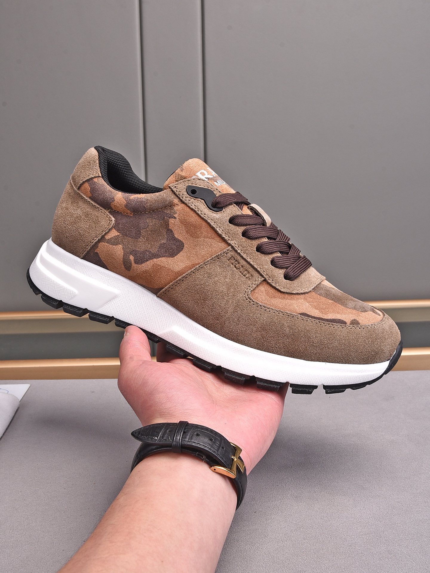 Prada Low Top sneaker 32 - vstockx