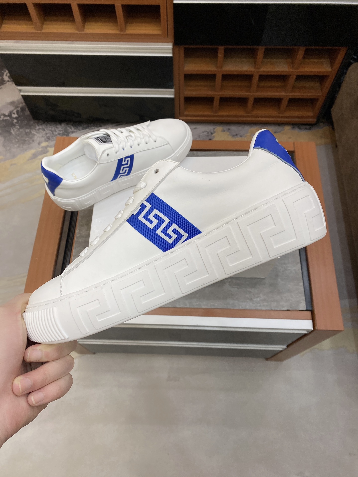 Versace Greca Sneaker 23 - vstockx