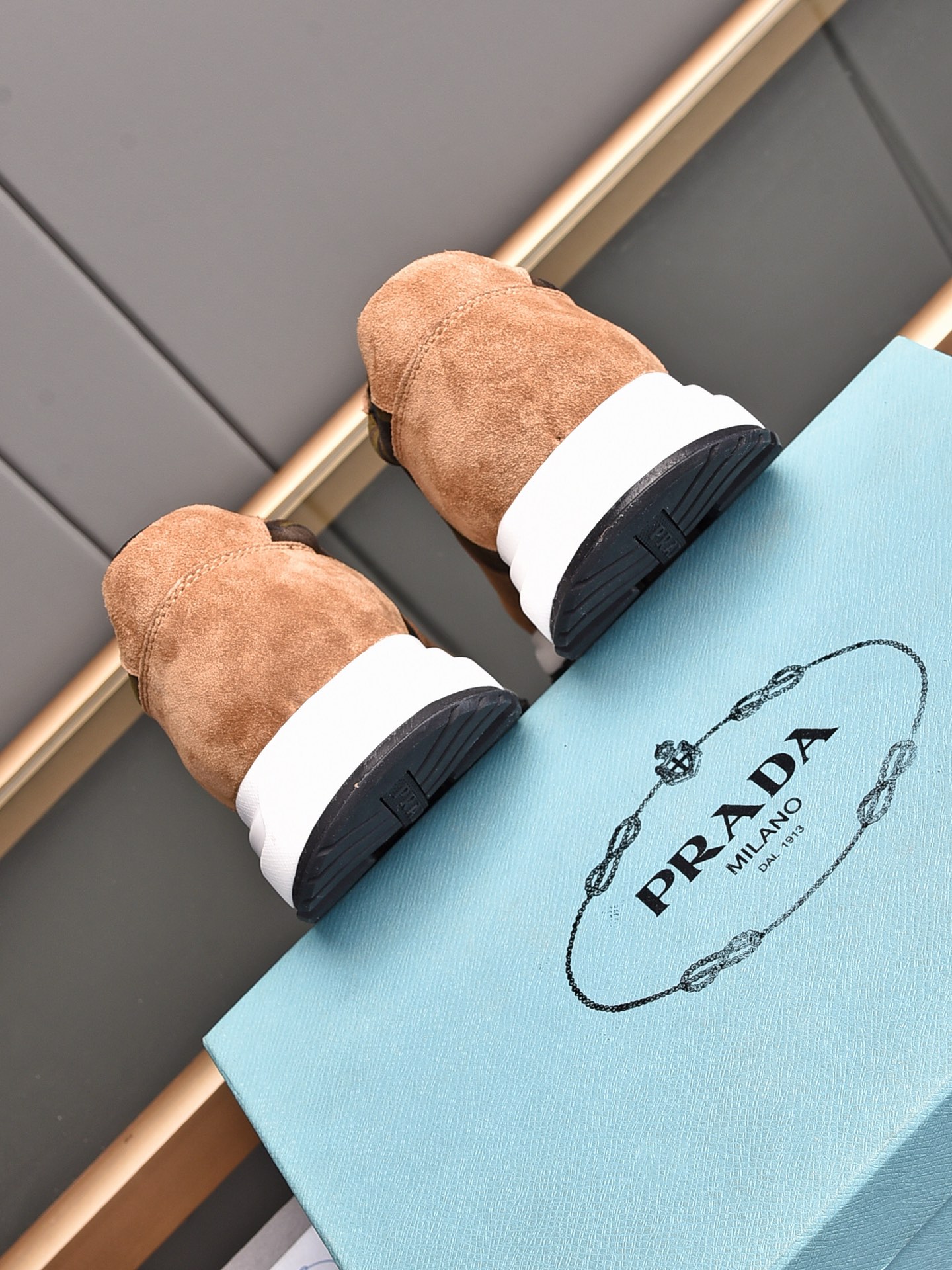 Prada Low Top sneaker 28 - vstockx