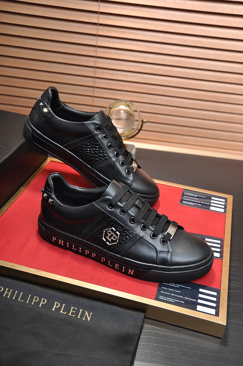 Philipp Plein Low Top Sneakers 2 - vstockx