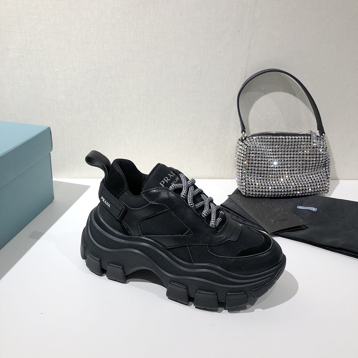 Prada Low Top sneaker 52 - vstockx