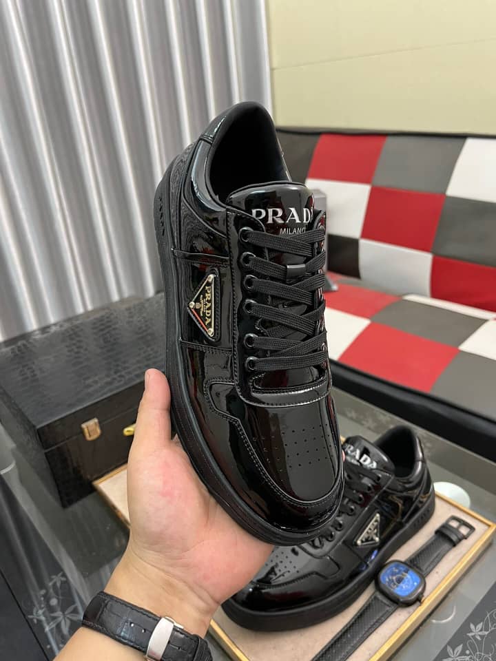 Prada Downtown patent leather sneakers Black - vstockx
