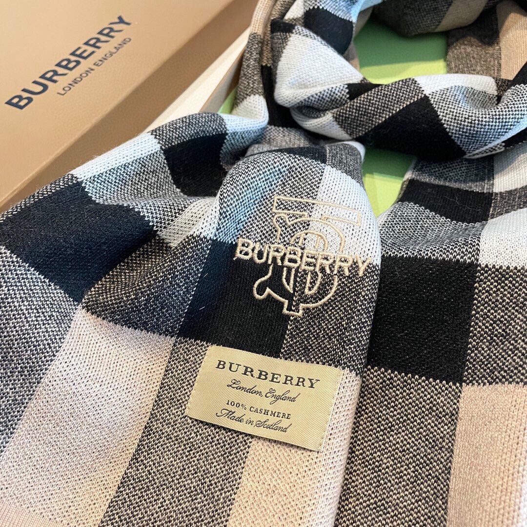 Streetwear Scarf BURBERRY 329076 size:180*35cm - vstockx