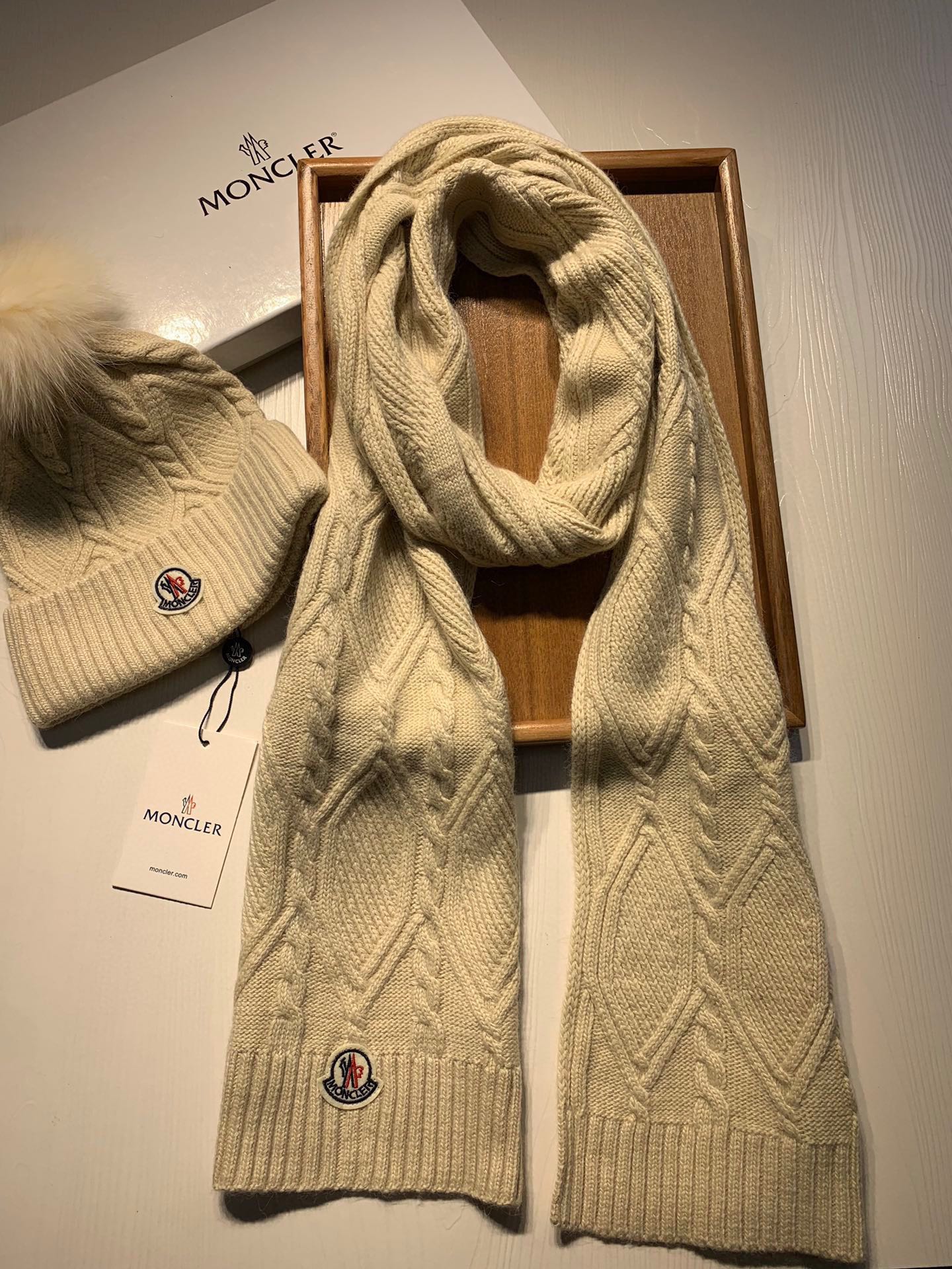 Hat & Scarf Moncler 2 - vstockx