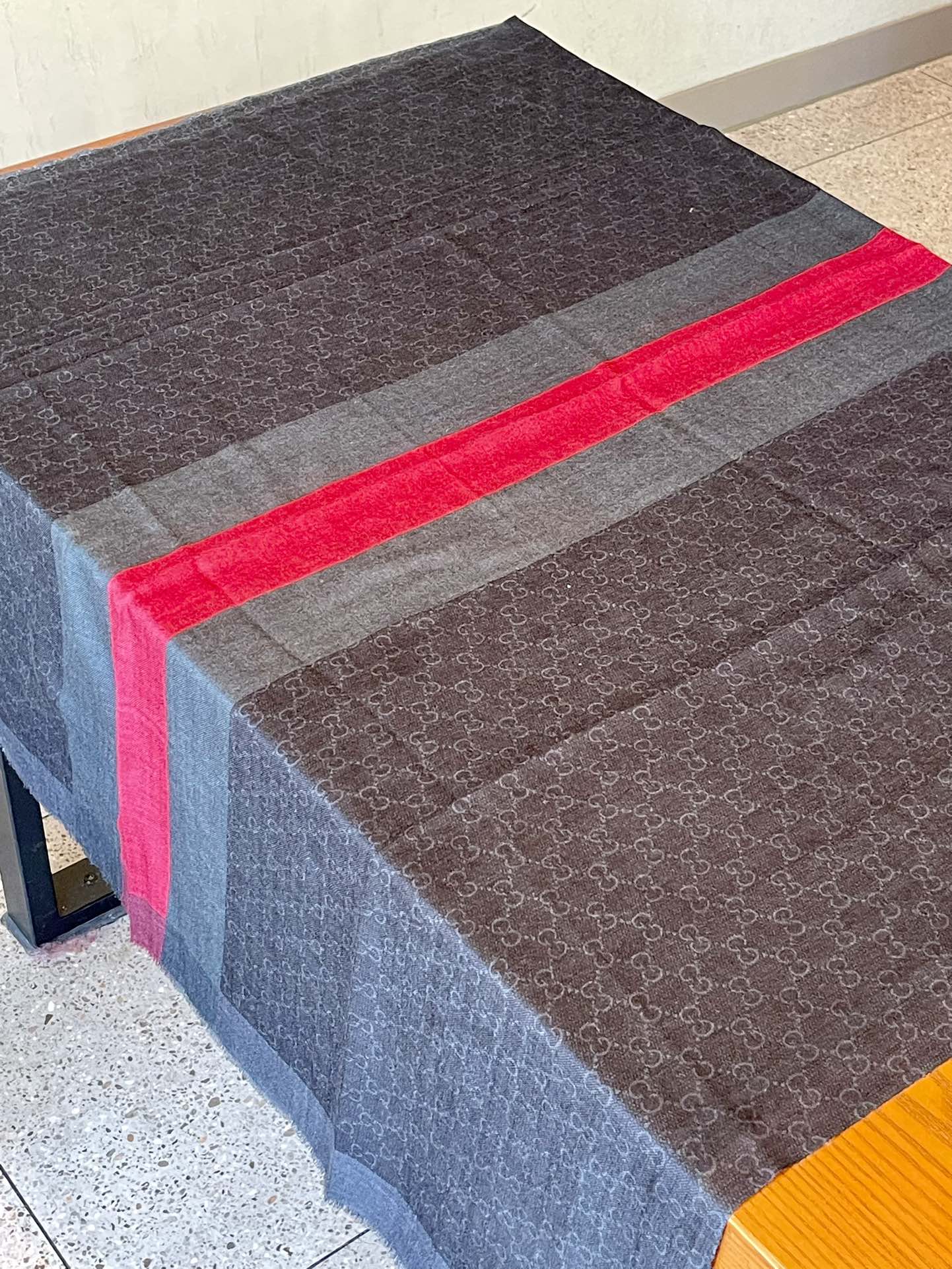 Streetwear Scarf GUCCI 328980 size:110x200cm - vstockx