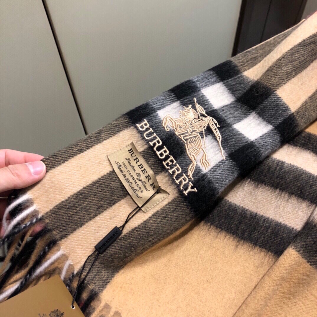 Streetwear Scarf Burberry 329074 size:70X200cm - vstockx