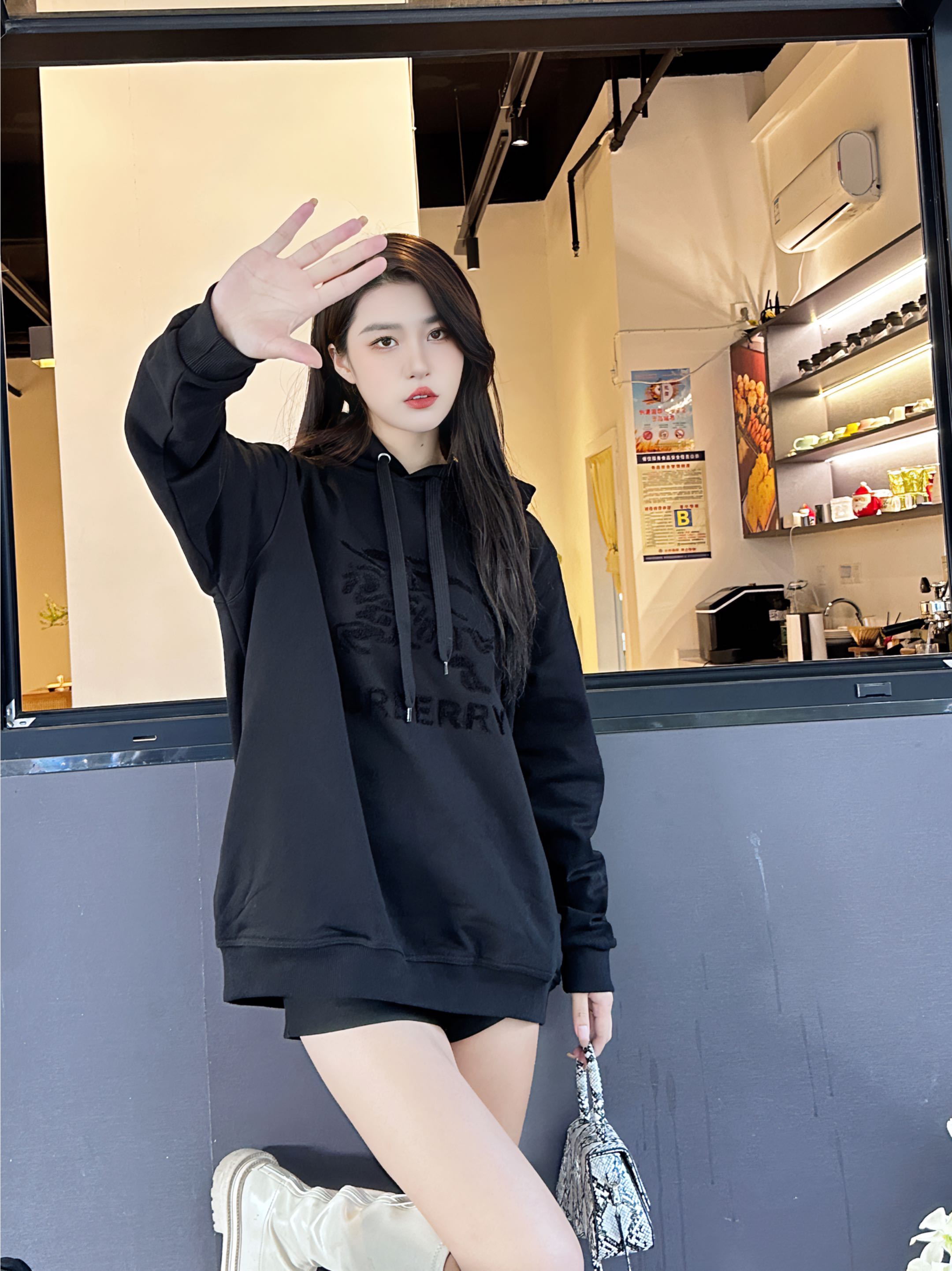 Clothes Burberry 821 - vstockx