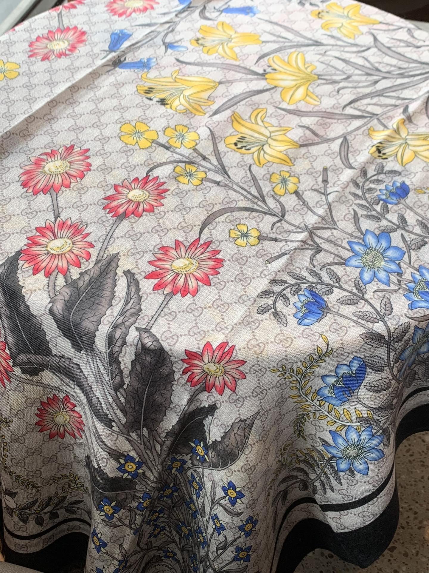 Streetwear Scarf GUCCI 328986 SIZE:110*200cm - vstockx