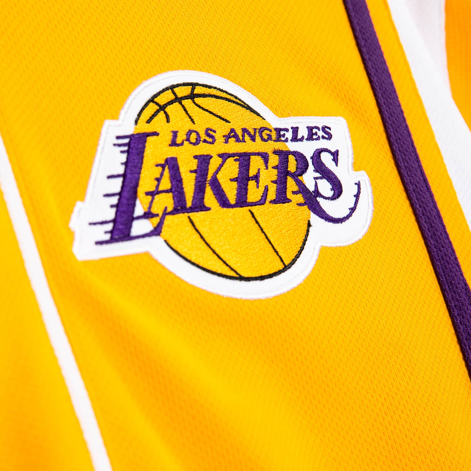 Authentic Los Angeles Lakers 2000-01 Shooting Shirt - vstockx