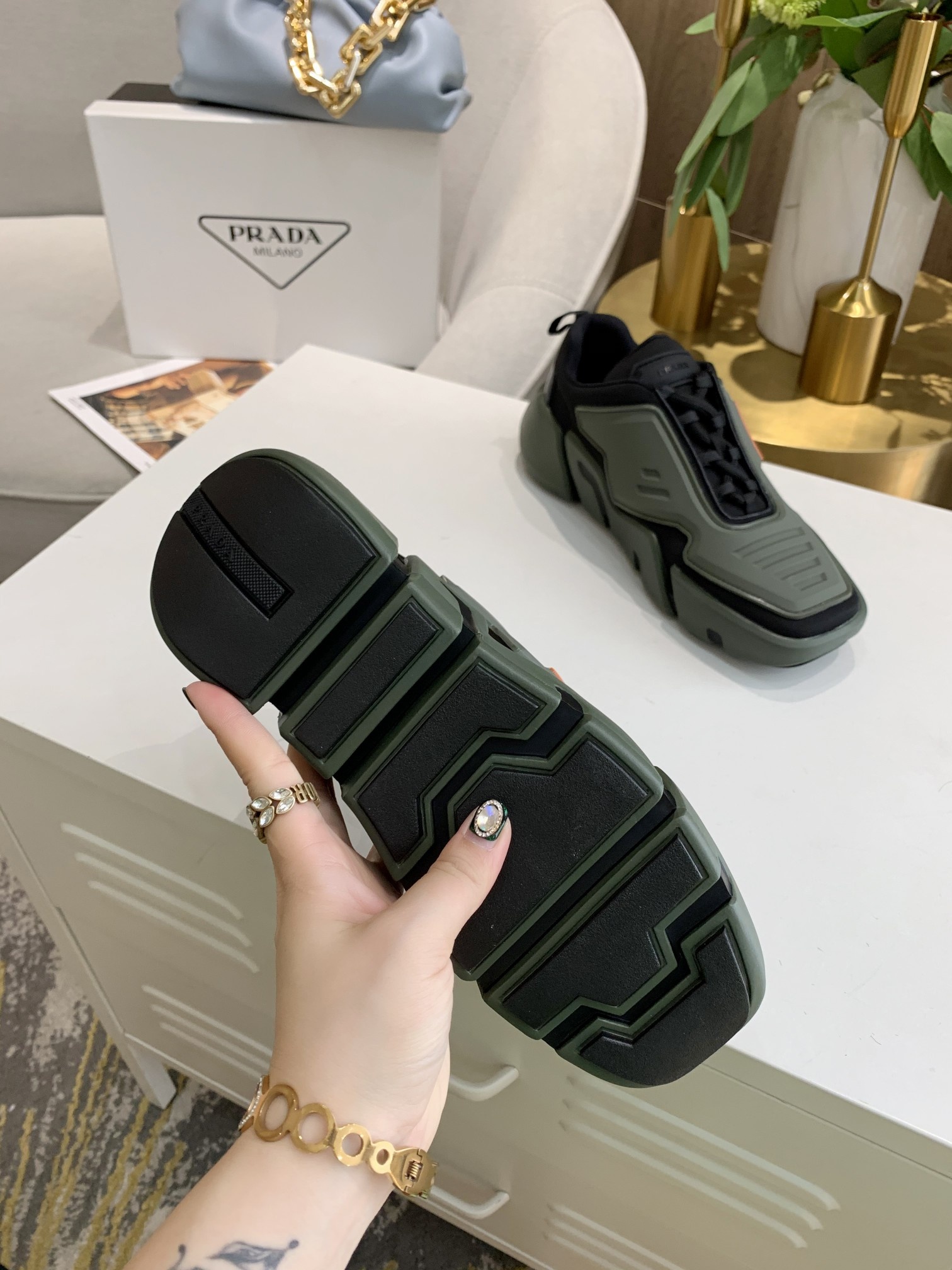 Prada Low Top sneaker 41 - vstockx
