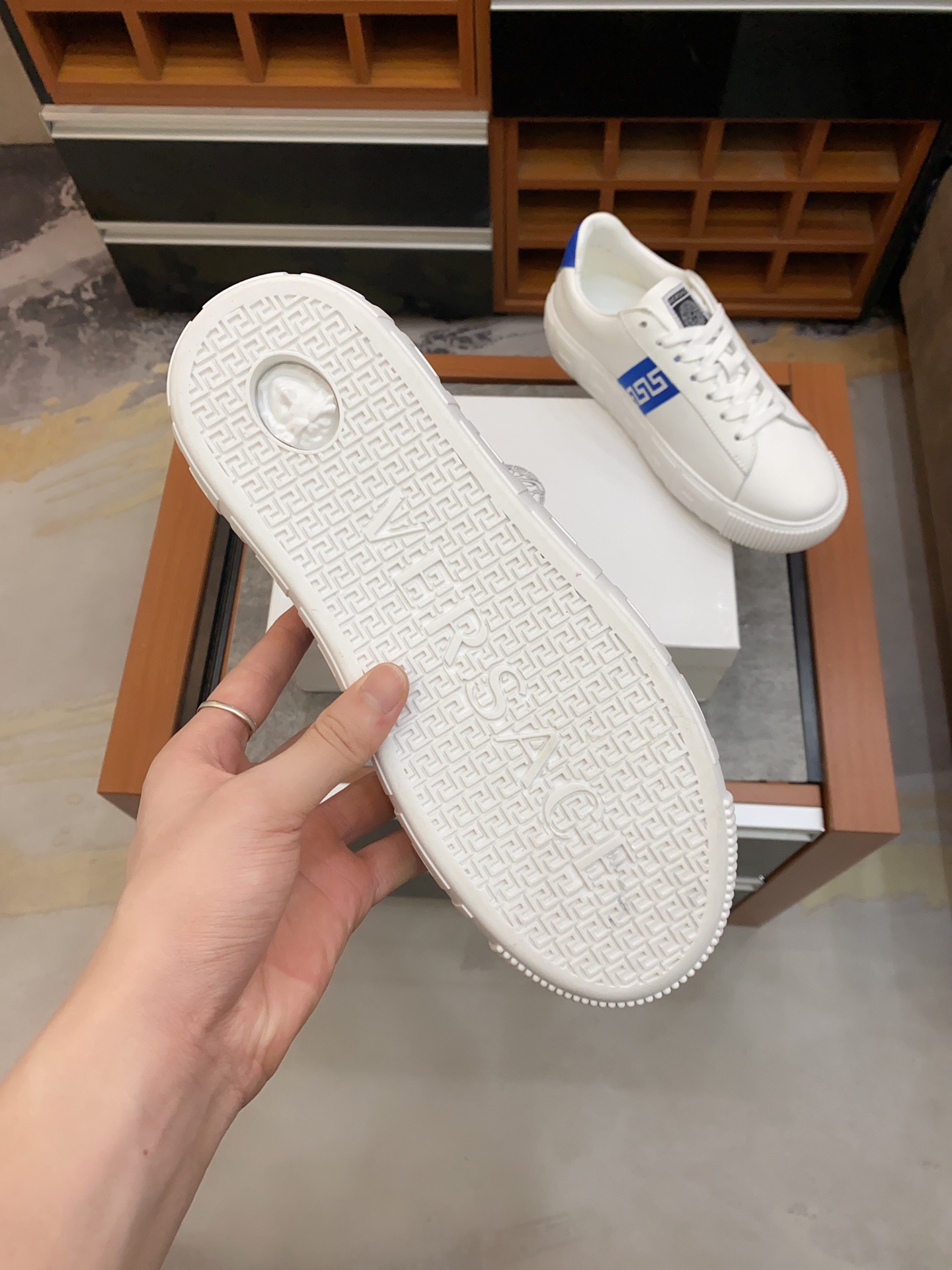 Versace Greca Sneaker 23 - vstockx