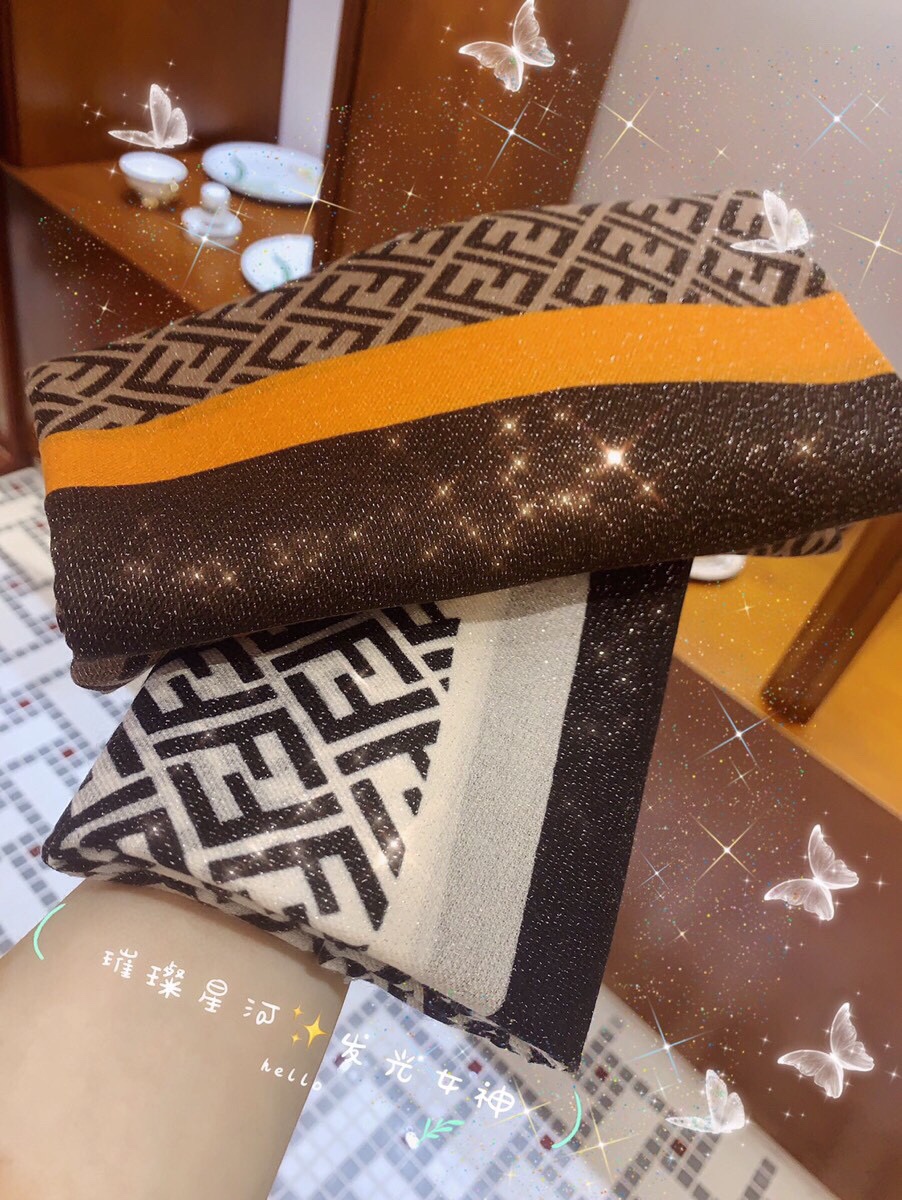 Streetwear Scarf FENDI 329000 SIZE:100*200cm - vstockx