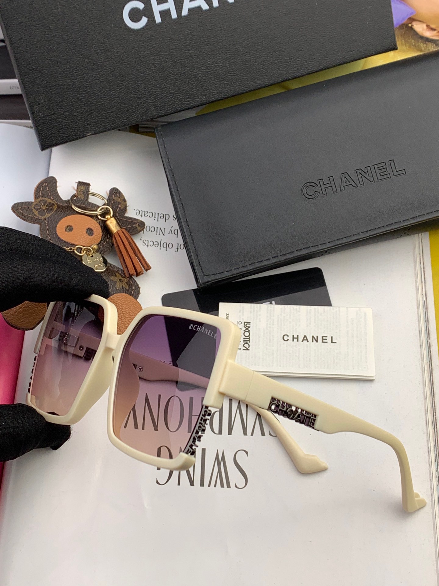 Sunglasses Chanel CH1712 - vstockx