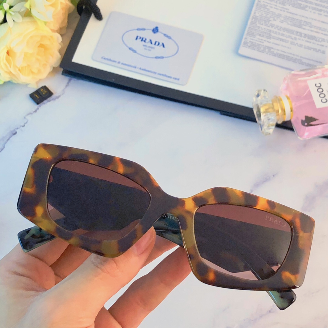 Sunglasses Prada 0PR 15 - vstockx