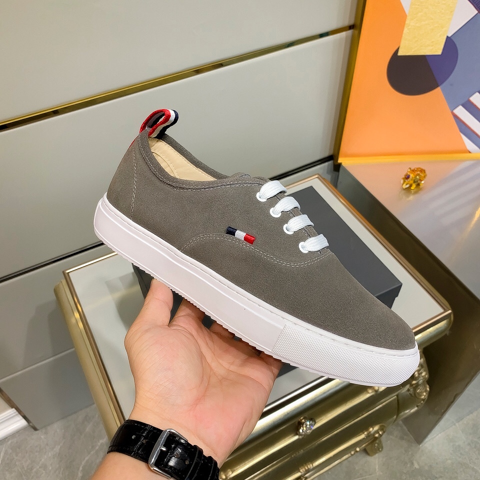 Thom Browne Low Top Sneaker 20 - vstockx