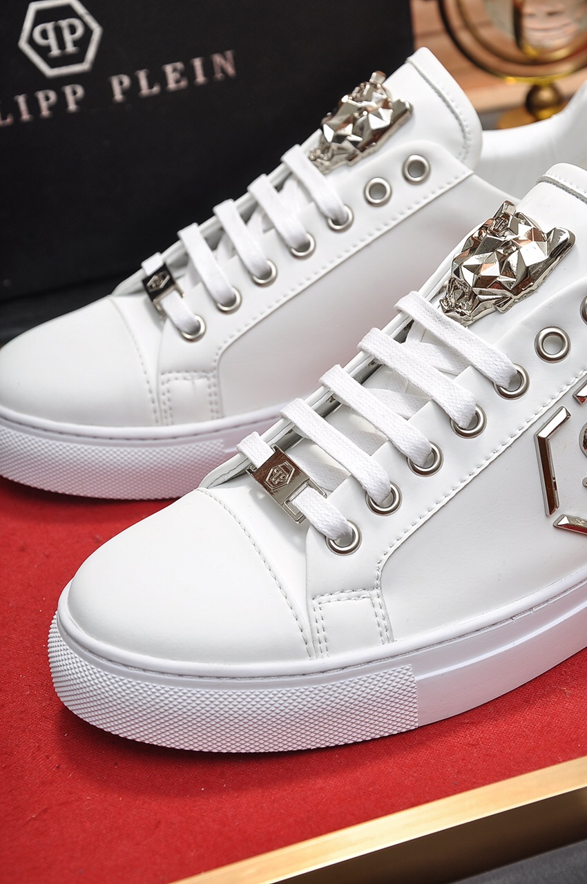 Philipp Plein Low Top Sneakers 14 - vstockx