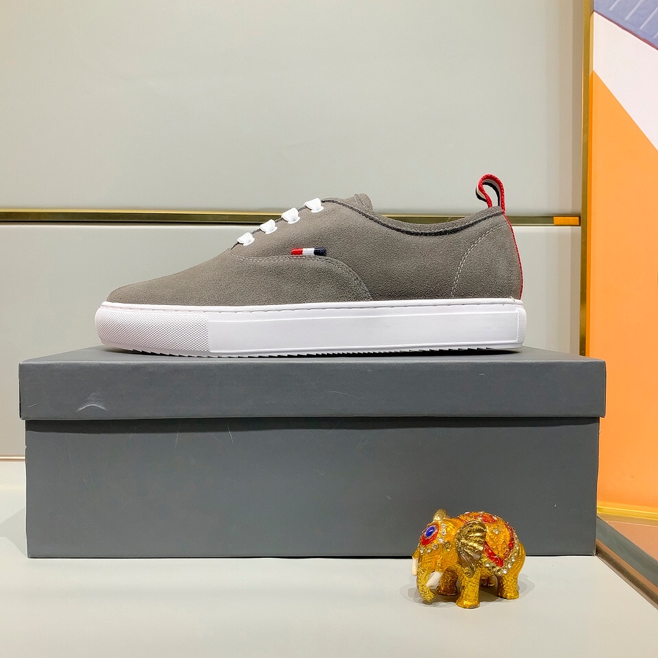 Thom Browne Low Top Sneaker 20 - vstockx