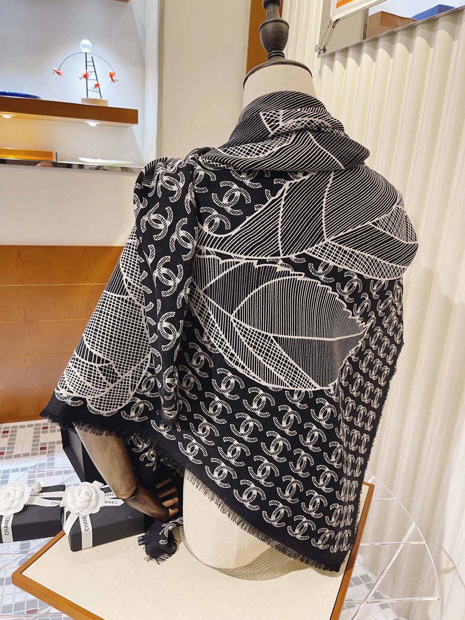 Streetwear Scarf CHANEL 328998 - vstockx