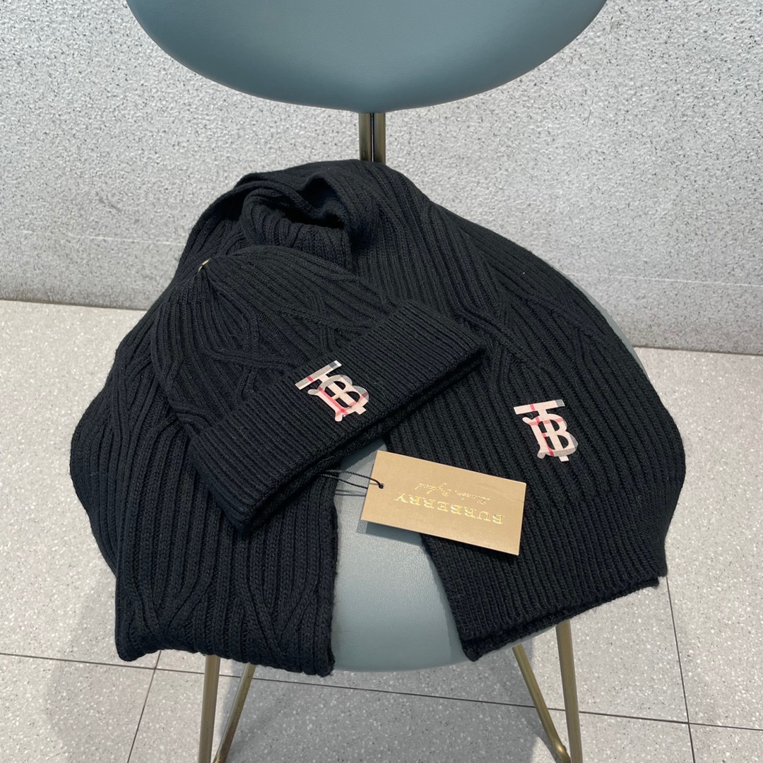 Hat & Scarf Burberry 1 - vstockx