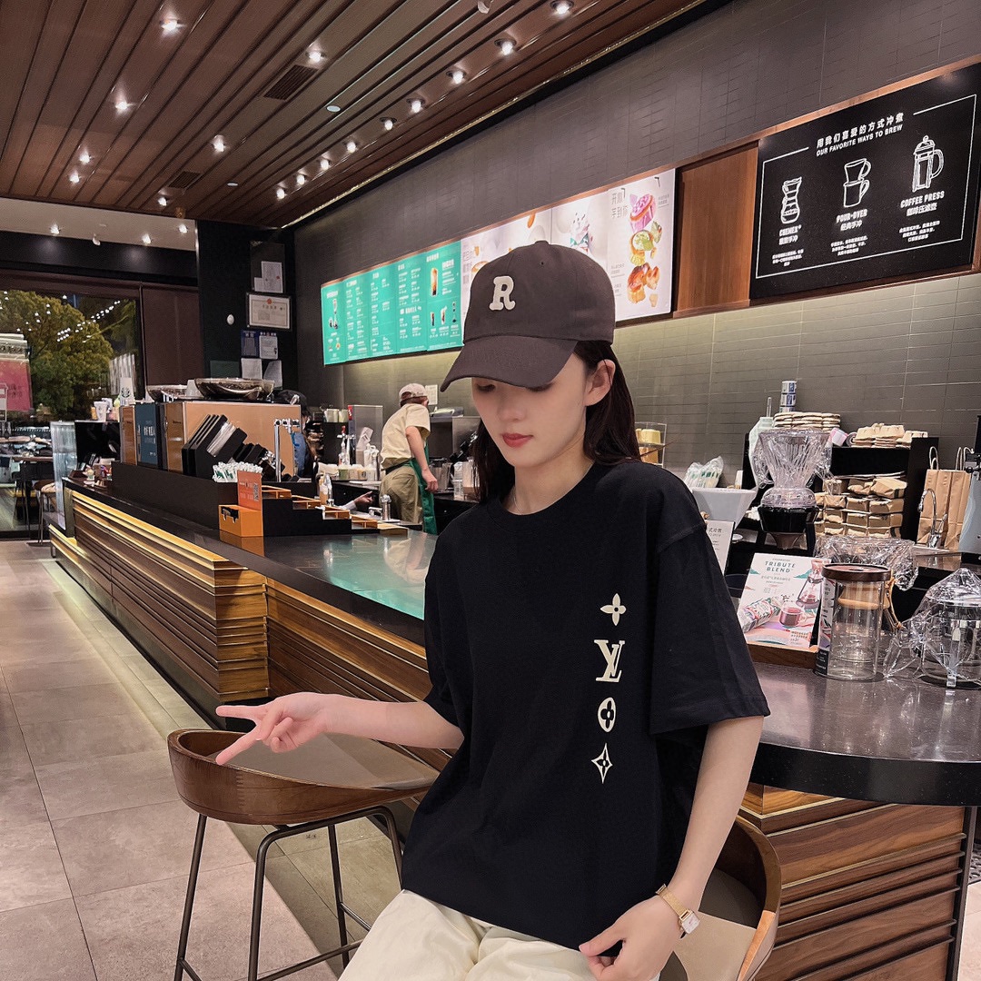 Clothes Louis Vuitton 441 - vstockx