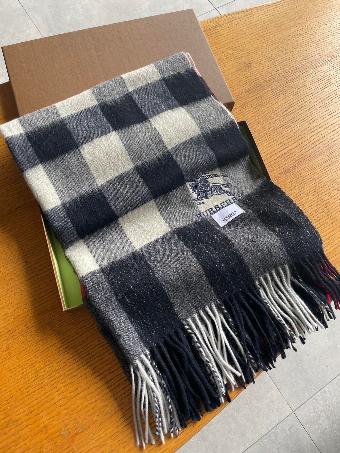 Streetwear Scarf Burberry 329084 size:70*200cm - vstockx