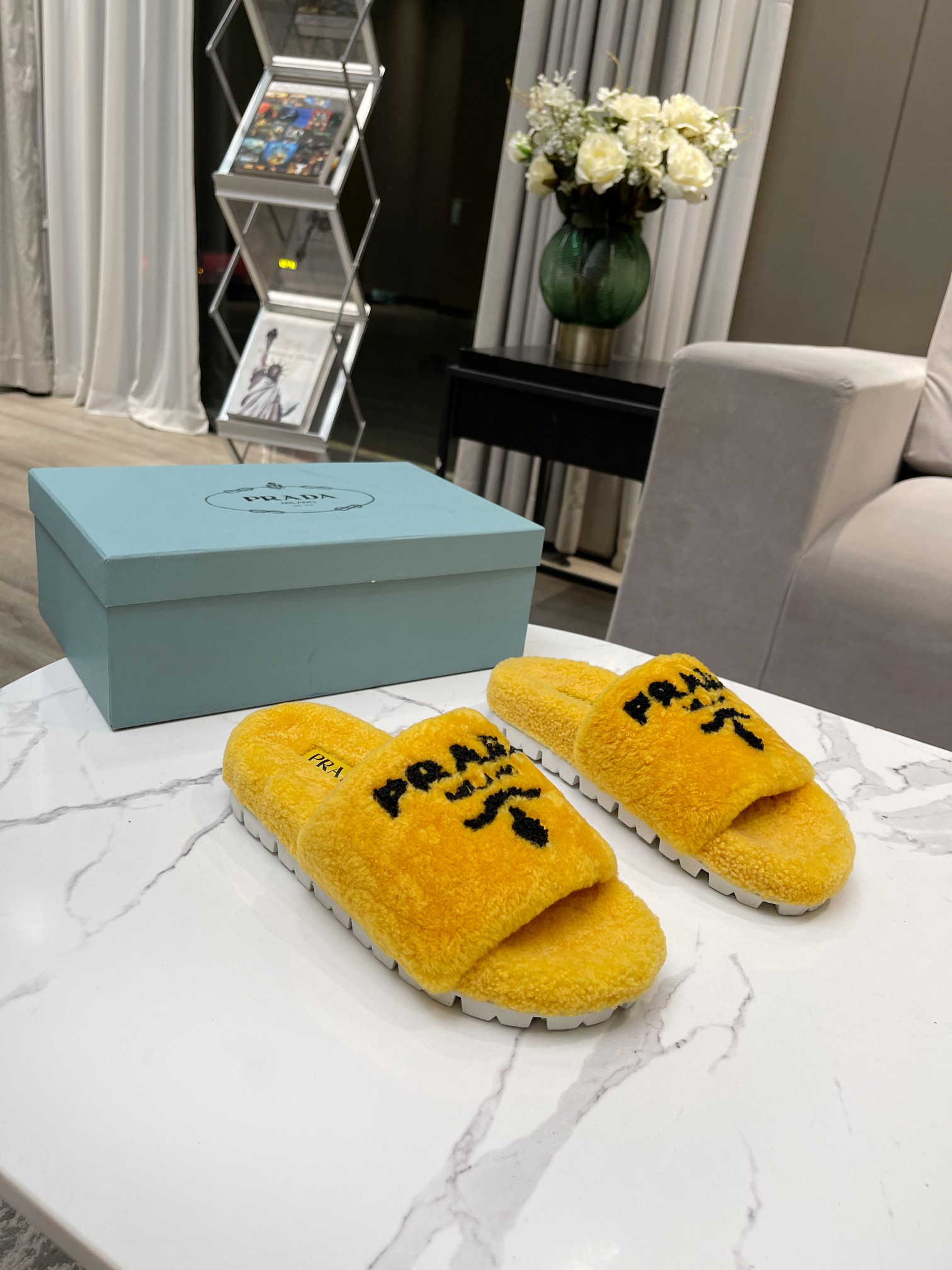 Prada Flat Sandals 7 - vstockx