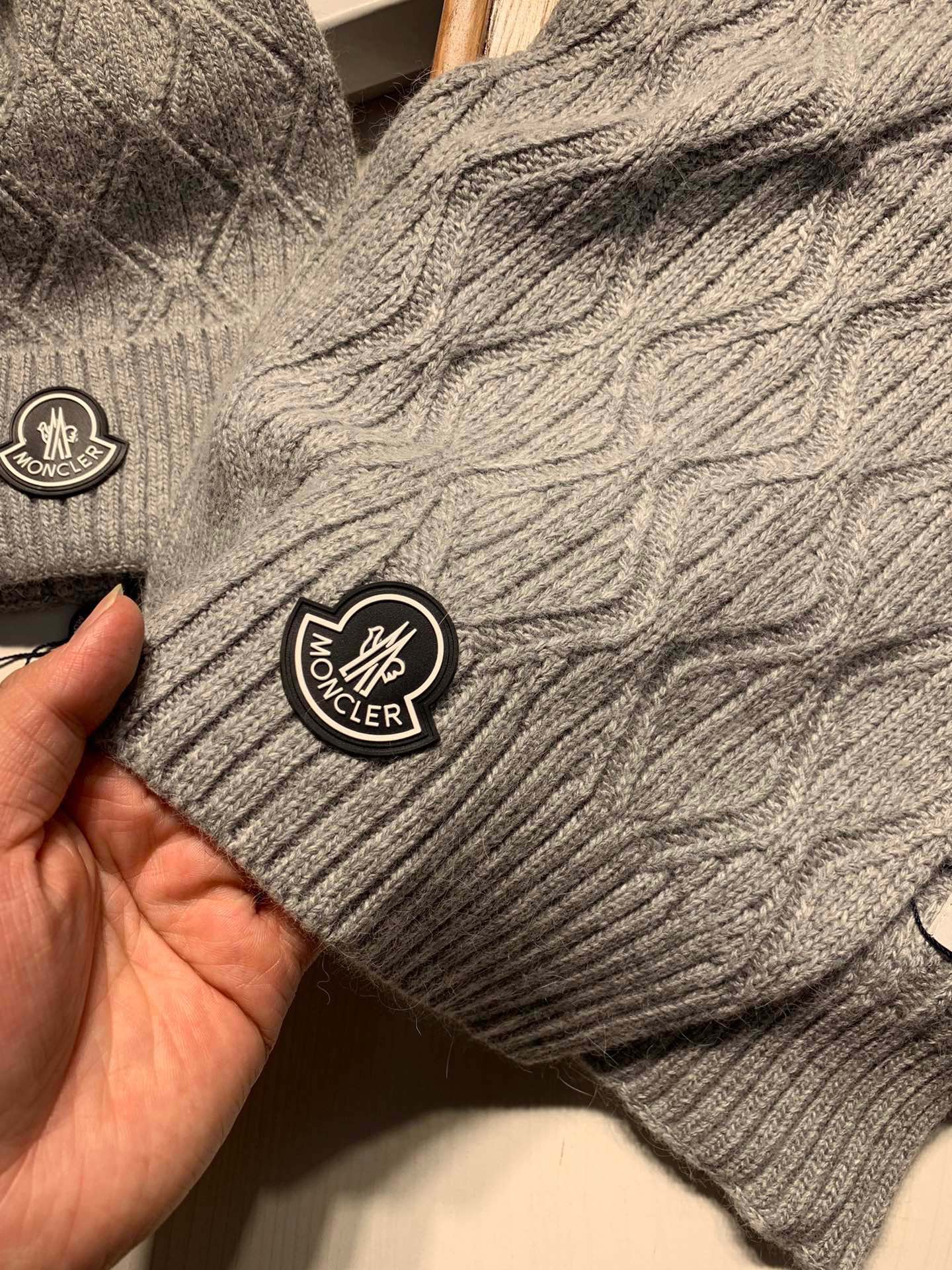 Hat & Scarf Moncler 1 - vstockx