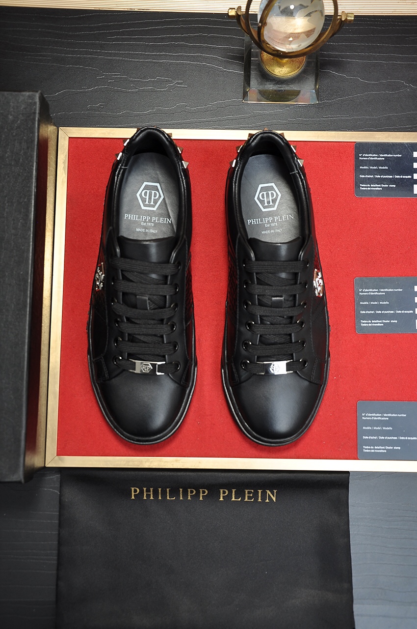 Philipp Plein Low Top Sneakers 2 - vstockx