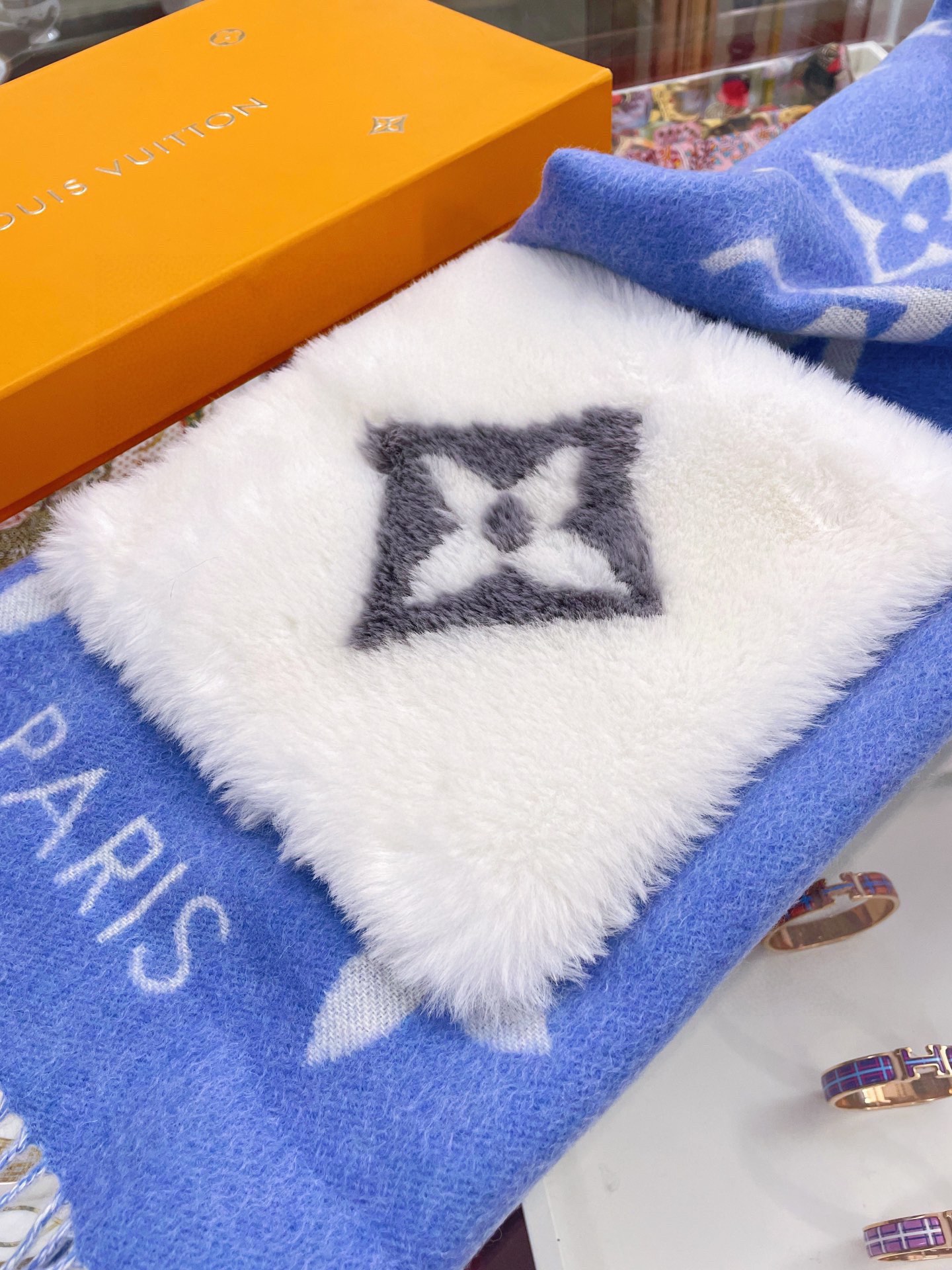 Streetwear Scarf LV 328794 SIZE:190 x 46 - vstockx