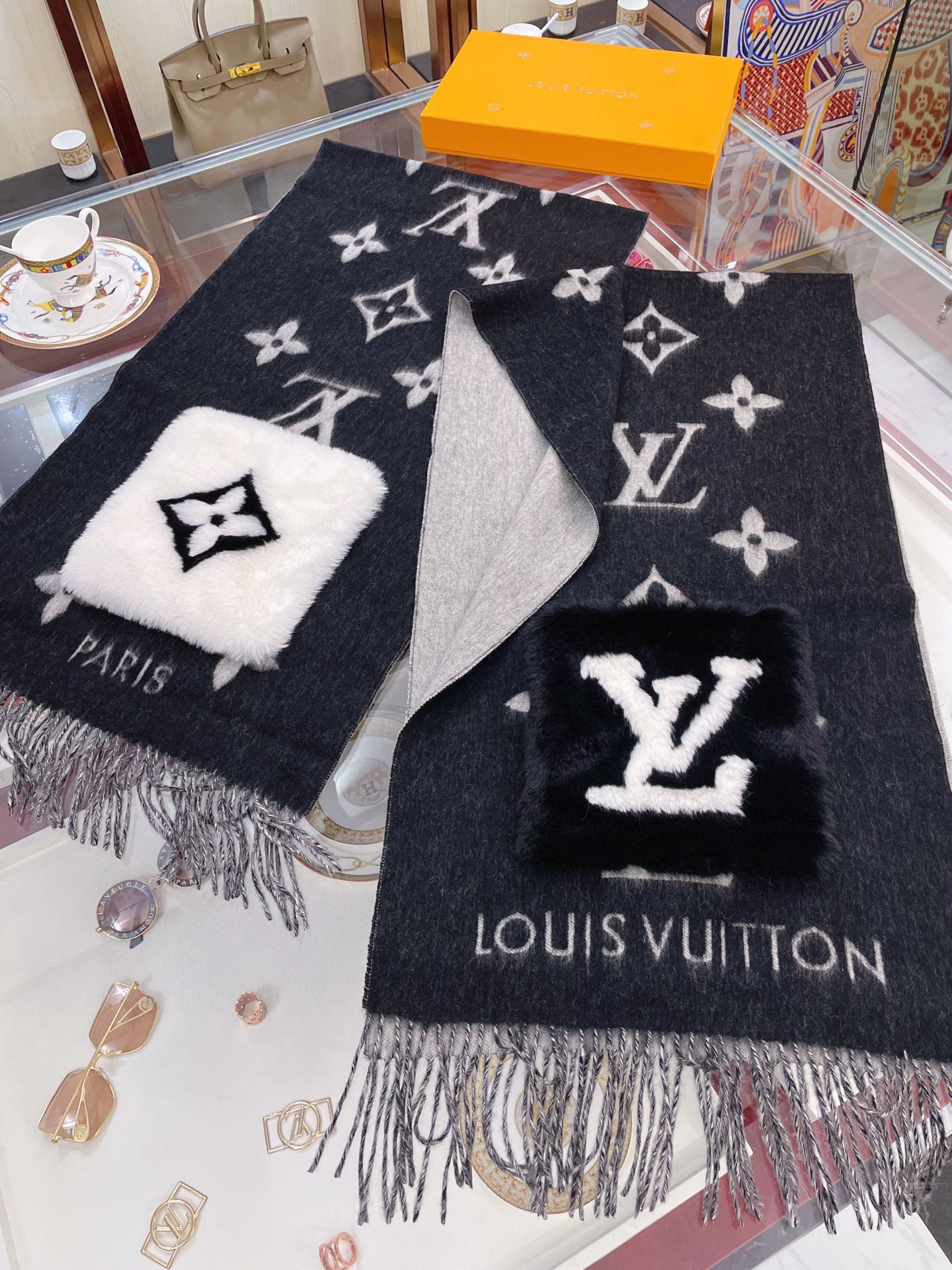 Streetwear Scarf LV 328795 SIZE:90cm*90cm - vstockx
