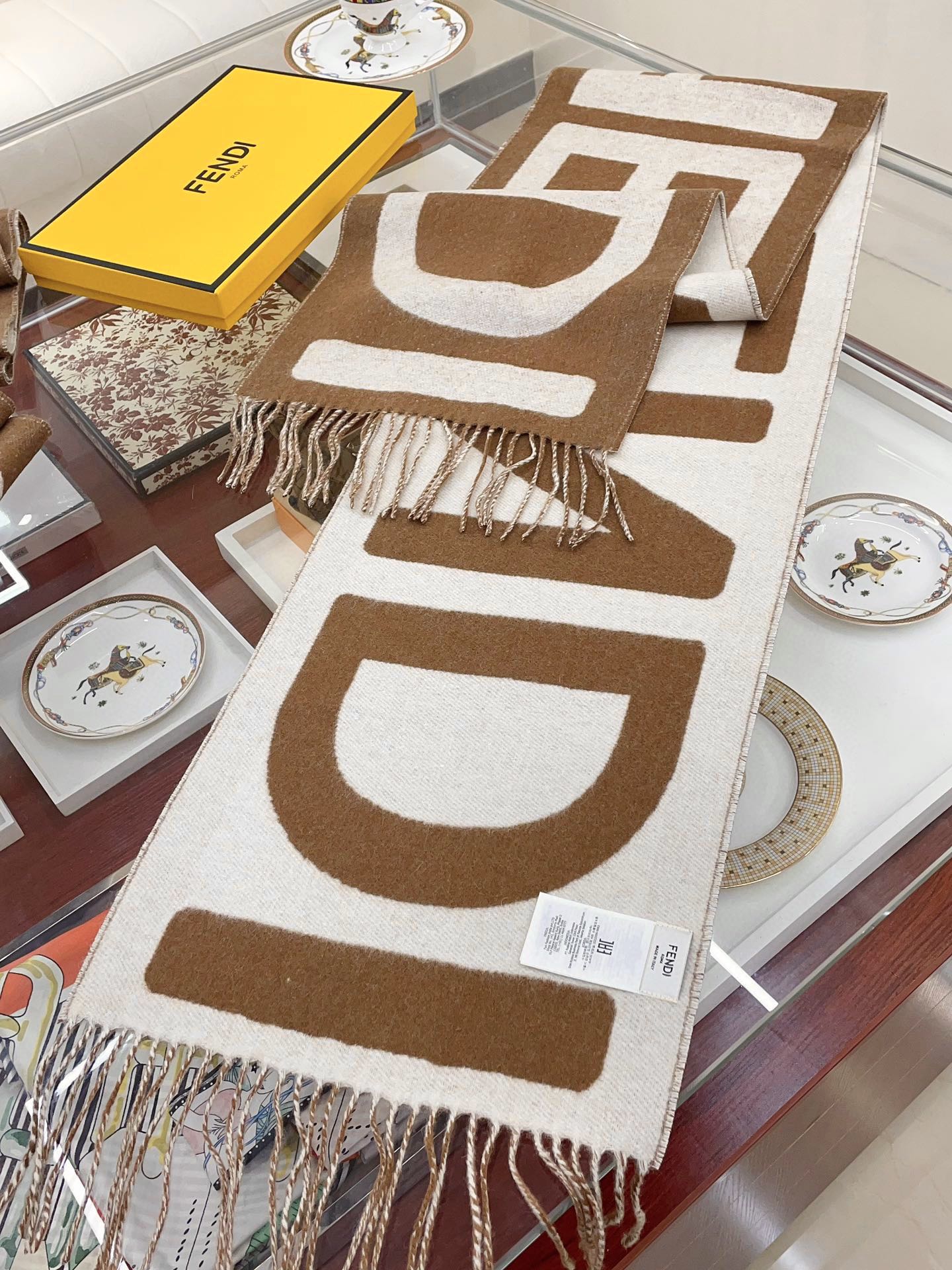 Streetwear Scarf FENDI 328838 size:30*180cm - vstockx