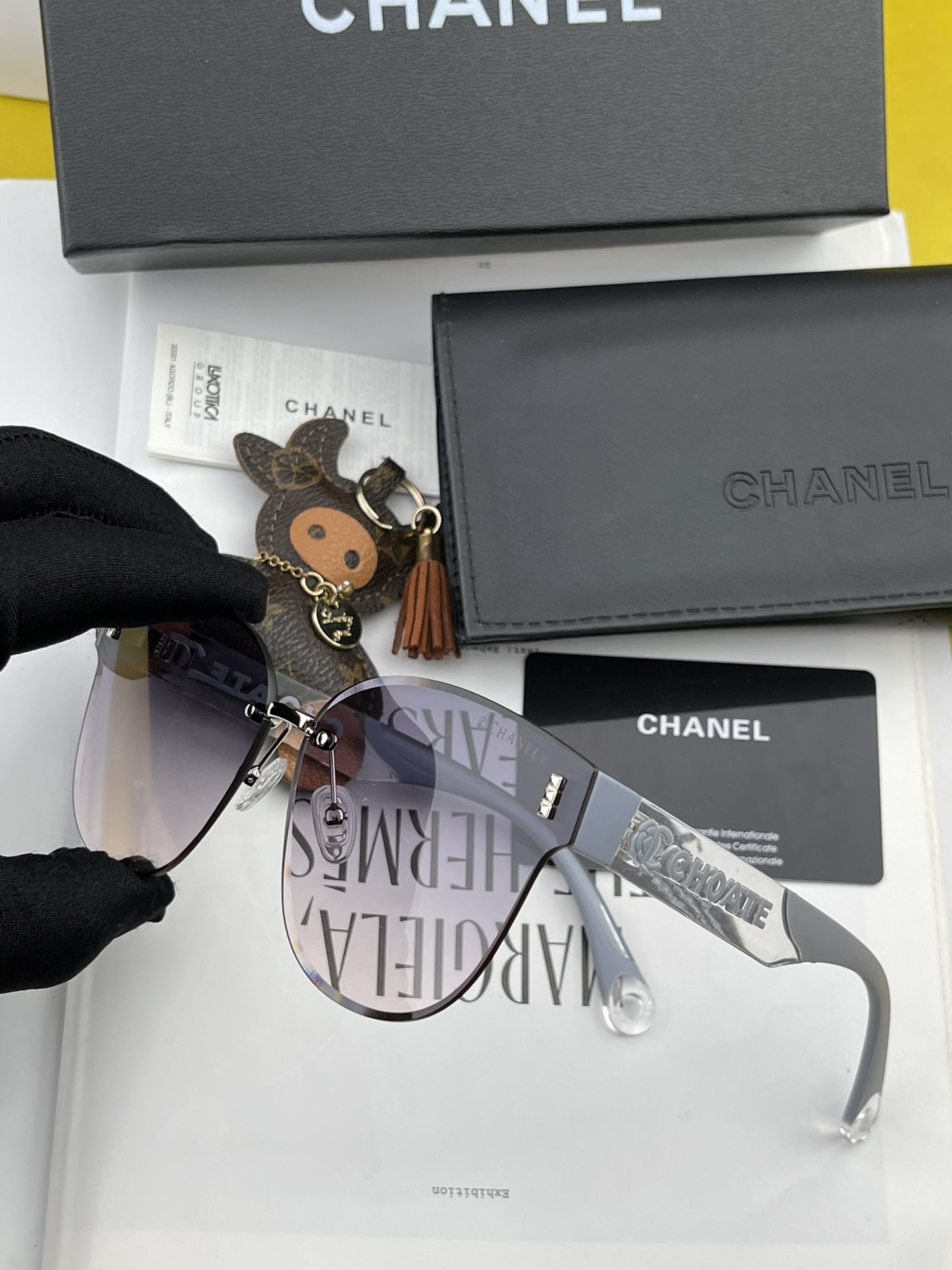 Sunglasses Chanel CH2191 - vstockx