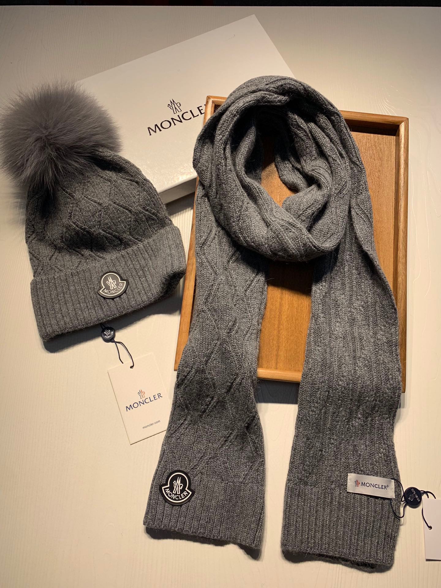 Hat & Scarf Moncler 1 - vstockx