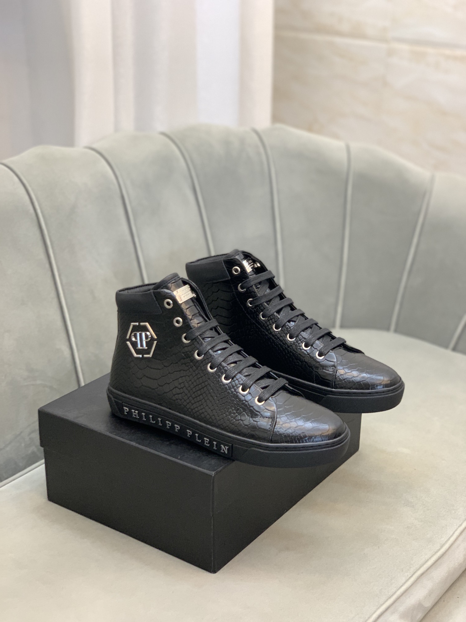 Philipp Plein High Top Sneakers 1 - vstockx