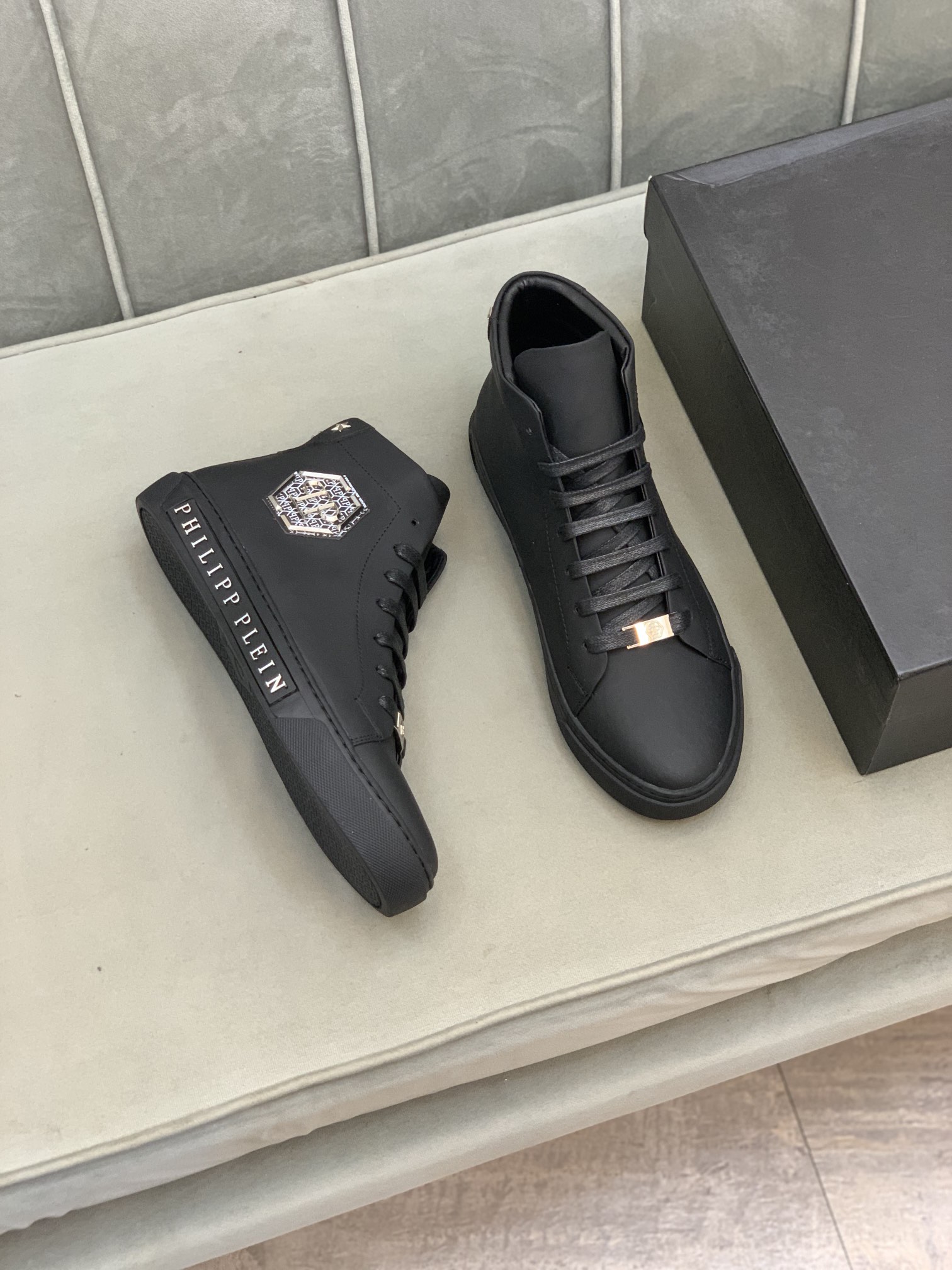 Philipp Plein High Top Sneakers 7 - vstockx