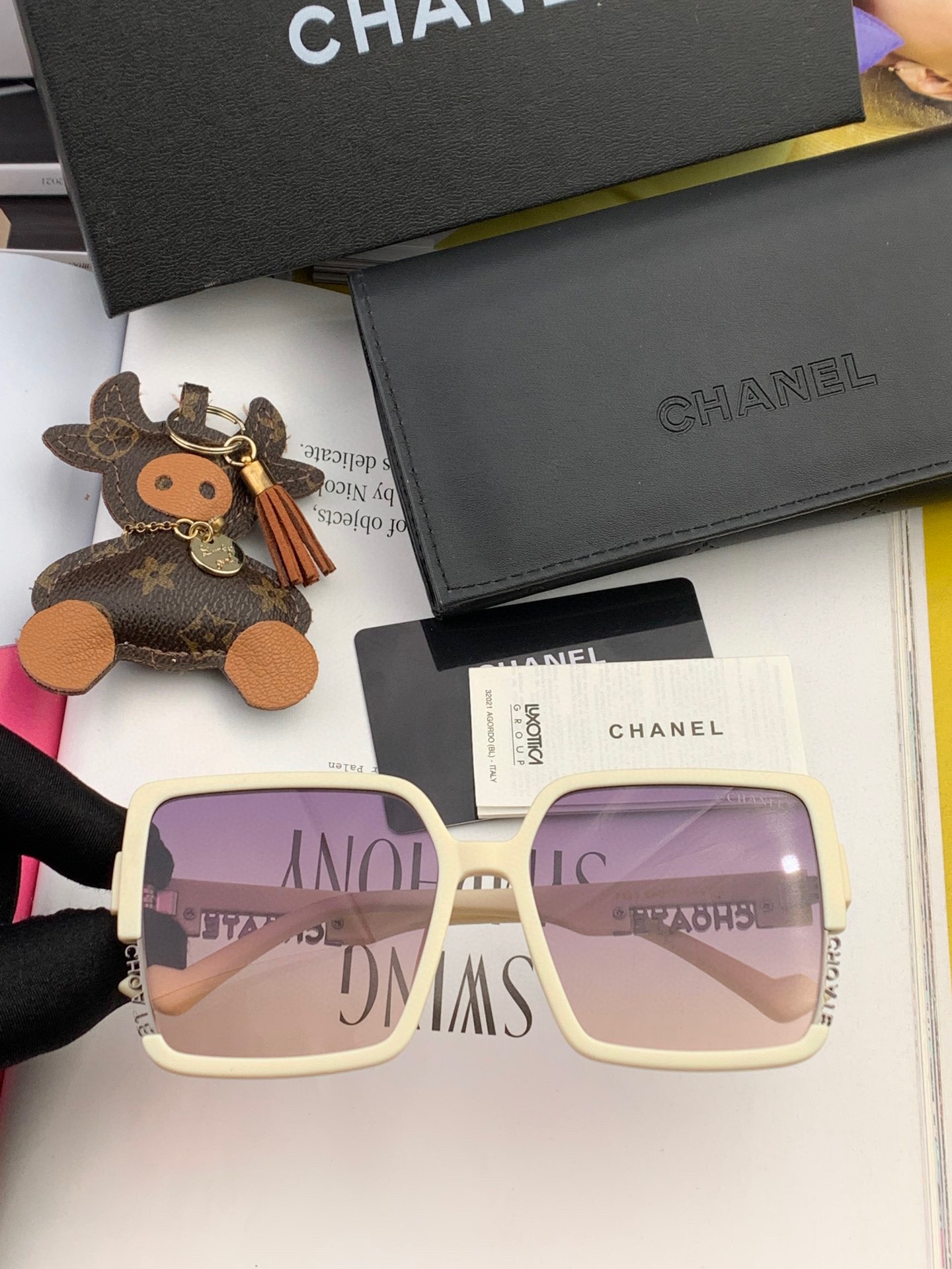 Sunglasses Chanel CH1712 - vstockx