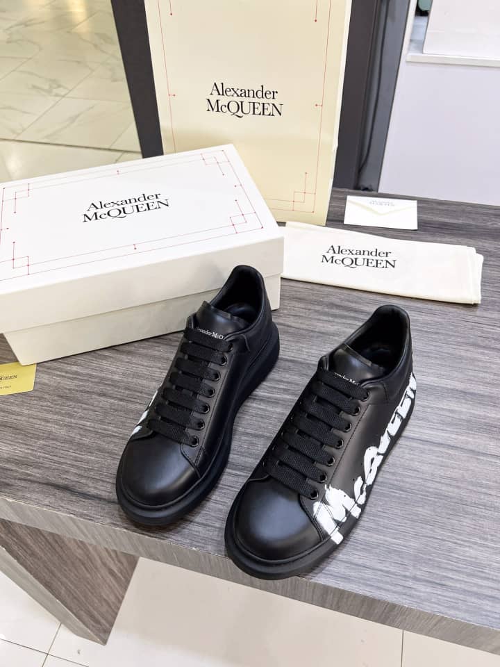 Alexander McQueen Oversized Graffiti Black - vstockx